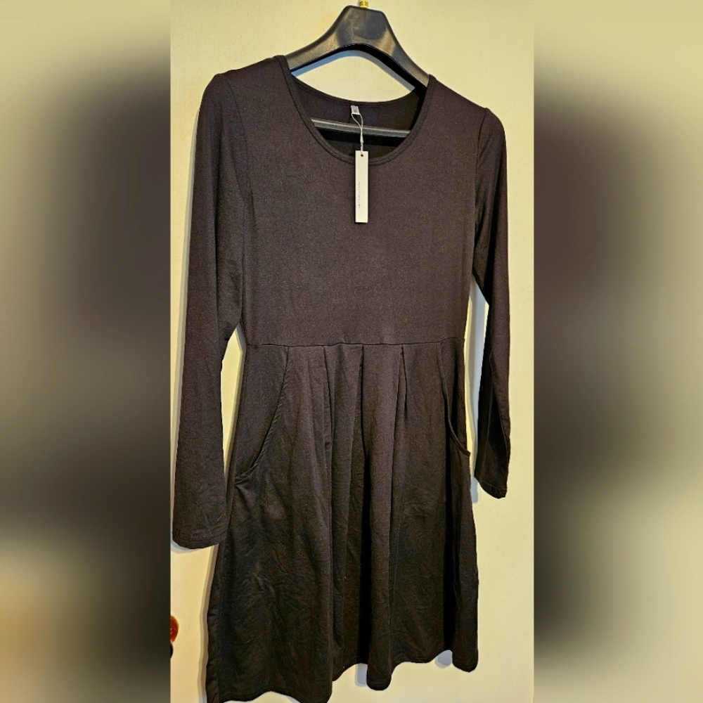 Black dress with pockets